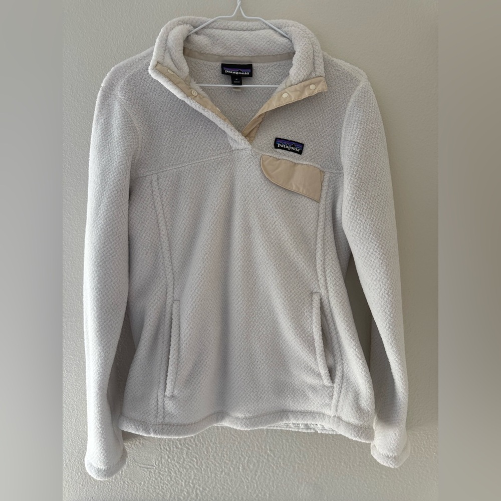 Patagonia Women's Soft White and Cream Re-Tool Snap-T Fleece Pullover